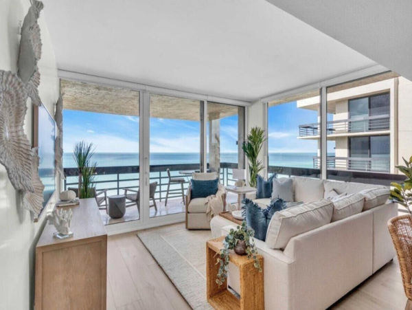 Beachfront Longboat Key Vacation Condo with Tennis Courts